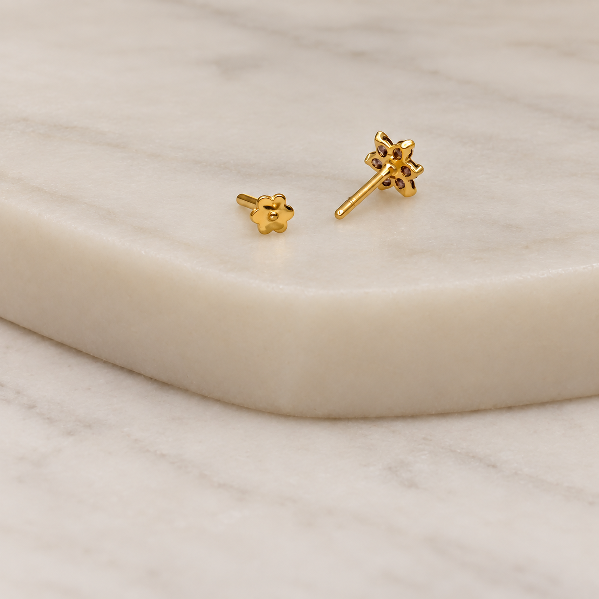 Classic 18ct gold Colourful Daisy | 4mm