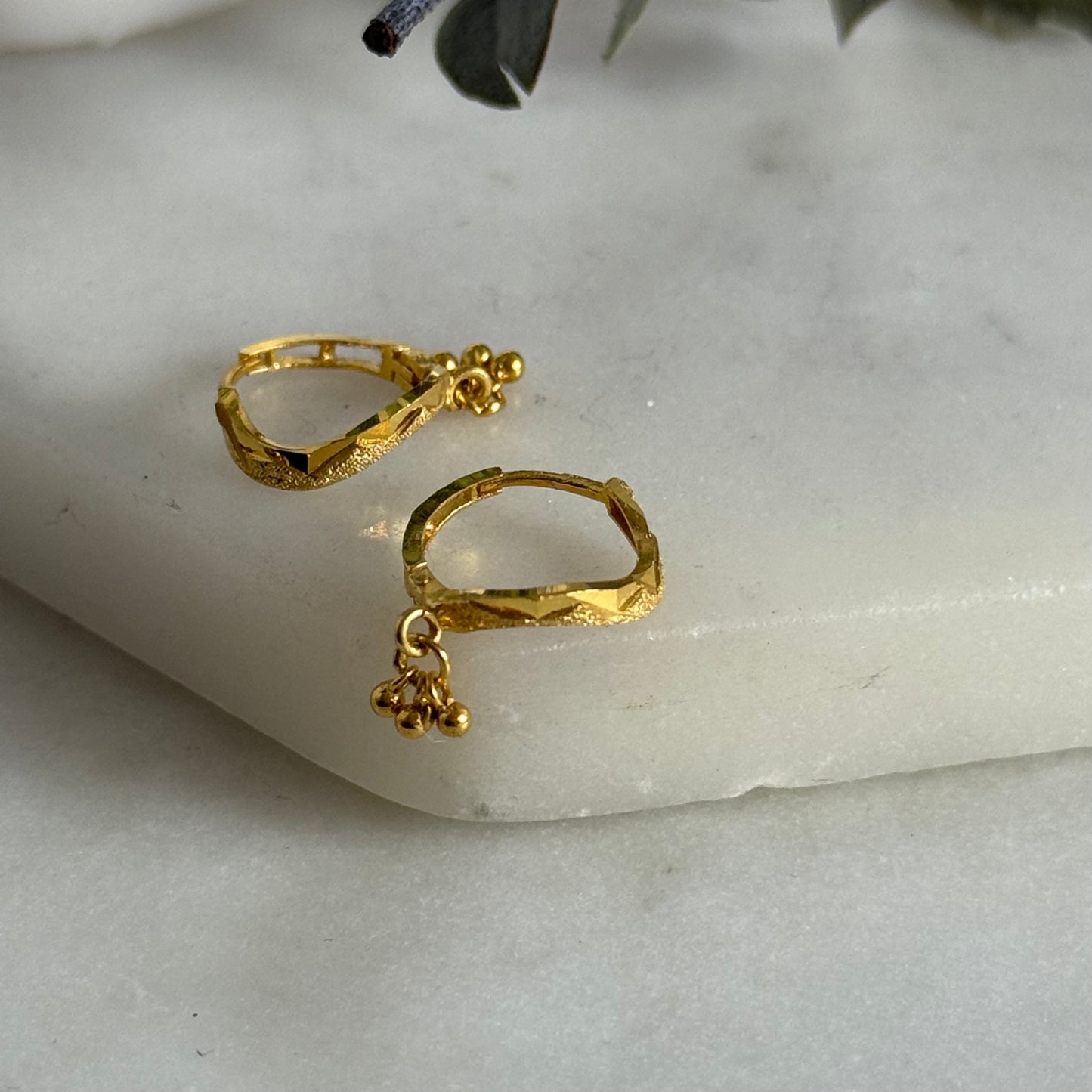 18ct Wave Huggies | 9mm