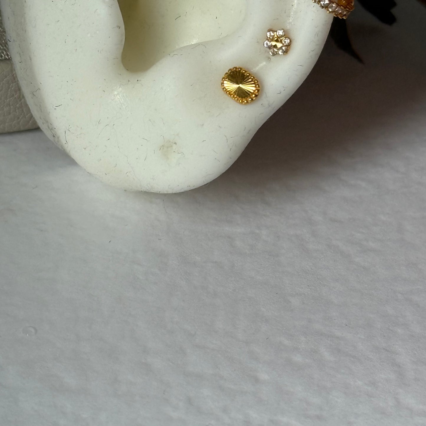 18ct gold biscuit stud pair