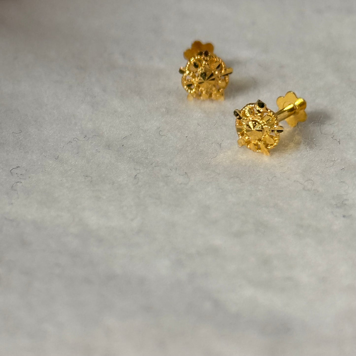 | 18ct gold, 5mm
