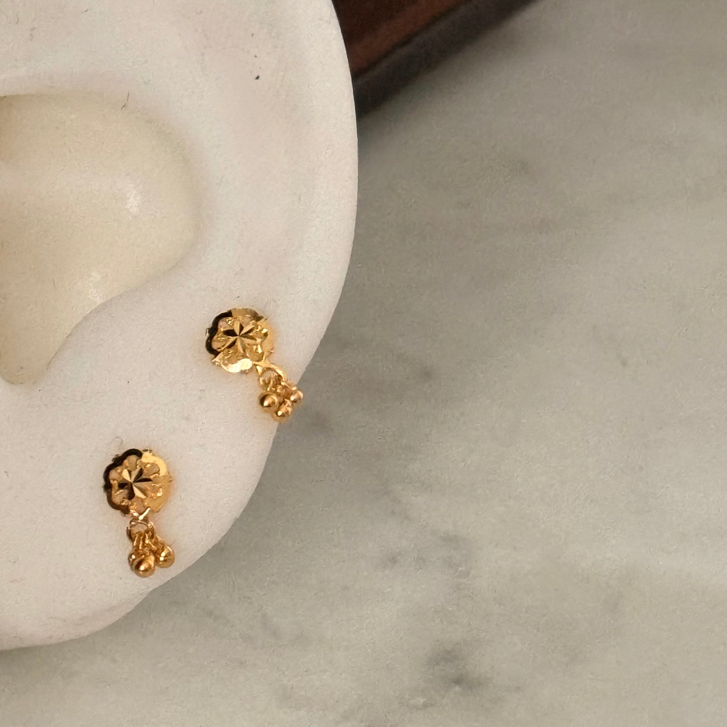 Mini Esme | 18ct dangly stud