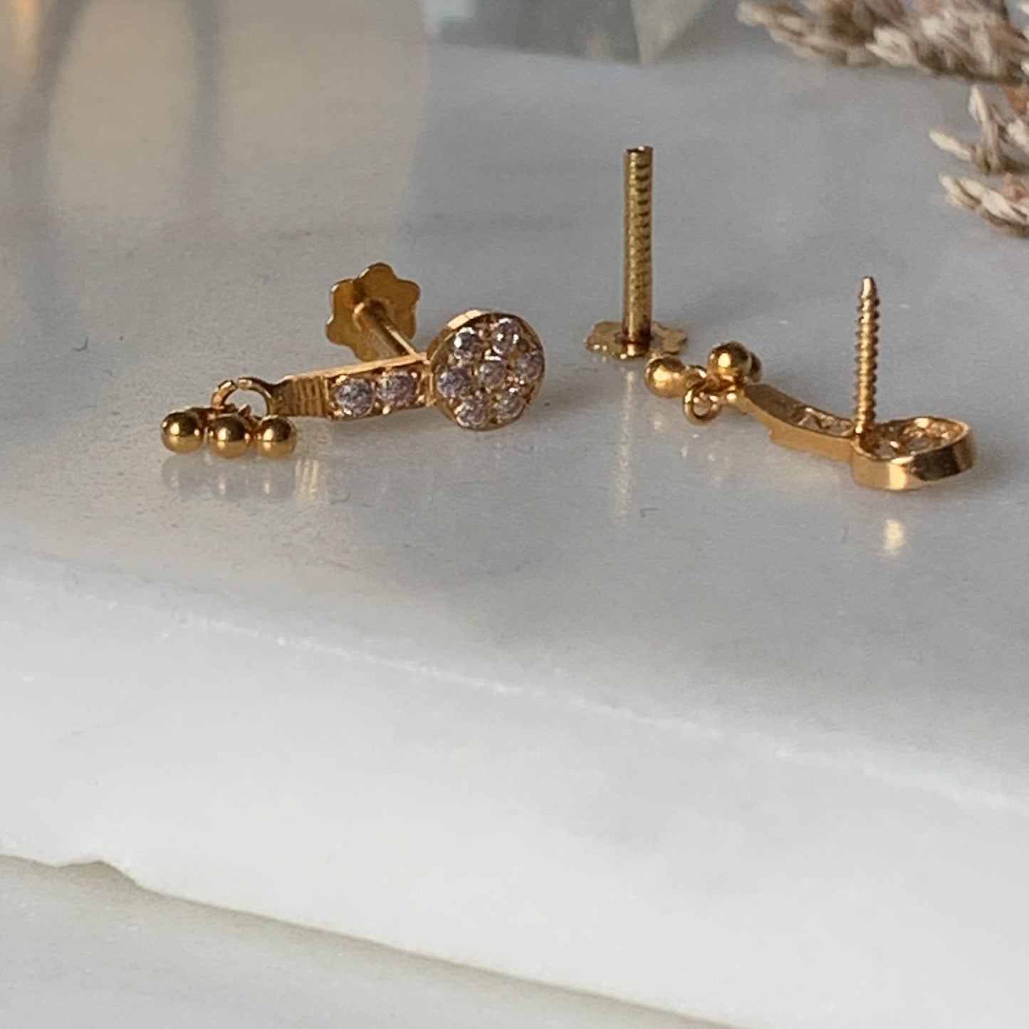 18ct Gold Dainty Dangly Stud Pair