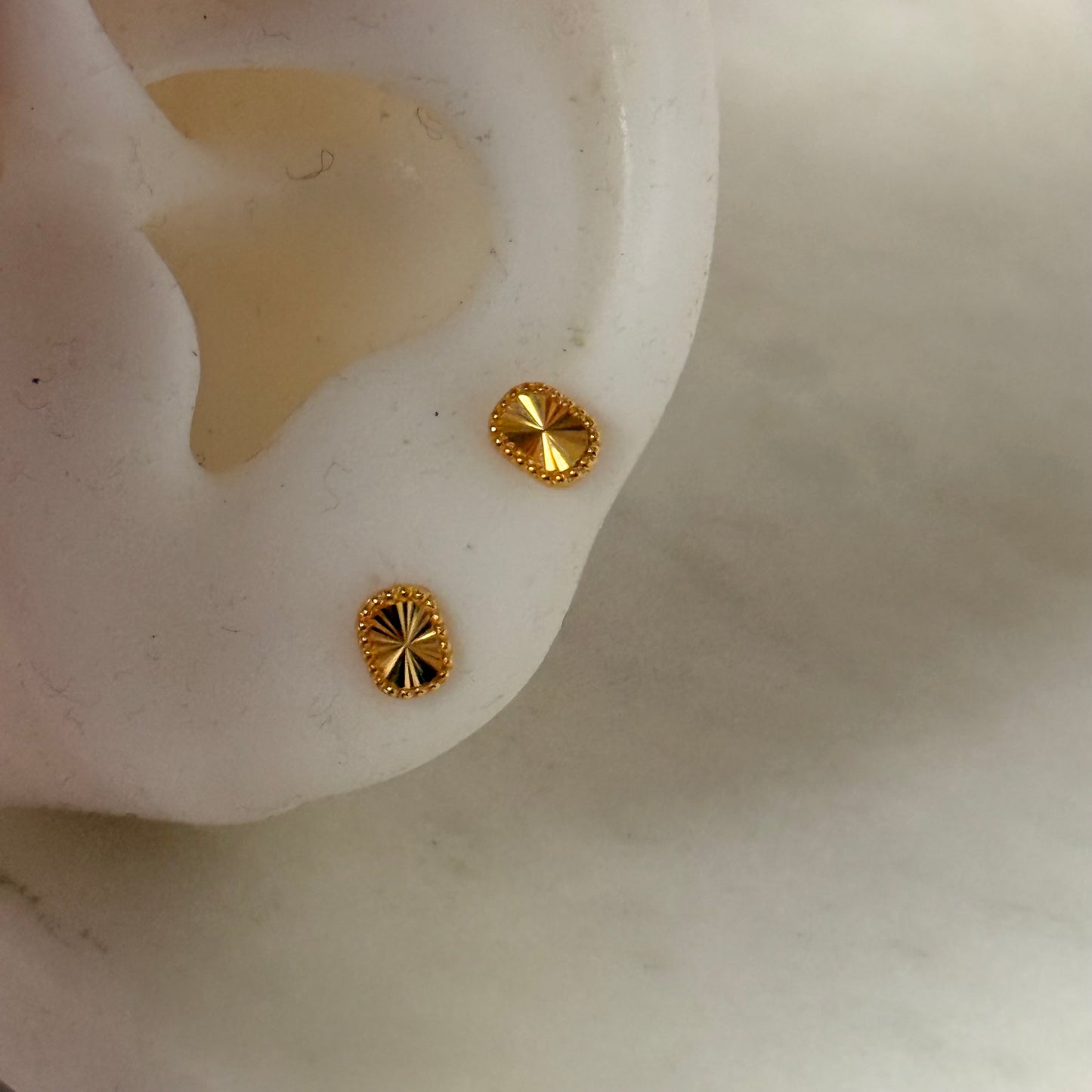 Vela, 18ct Gold Stud Pair | xs