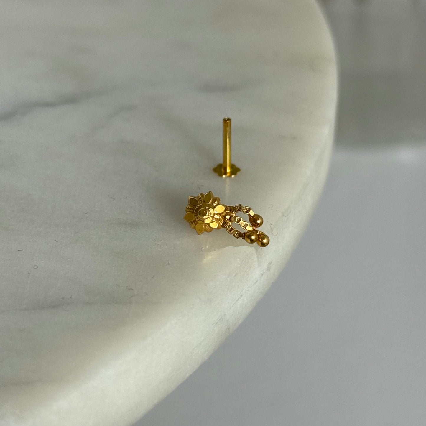 14ct gold single dangly stud