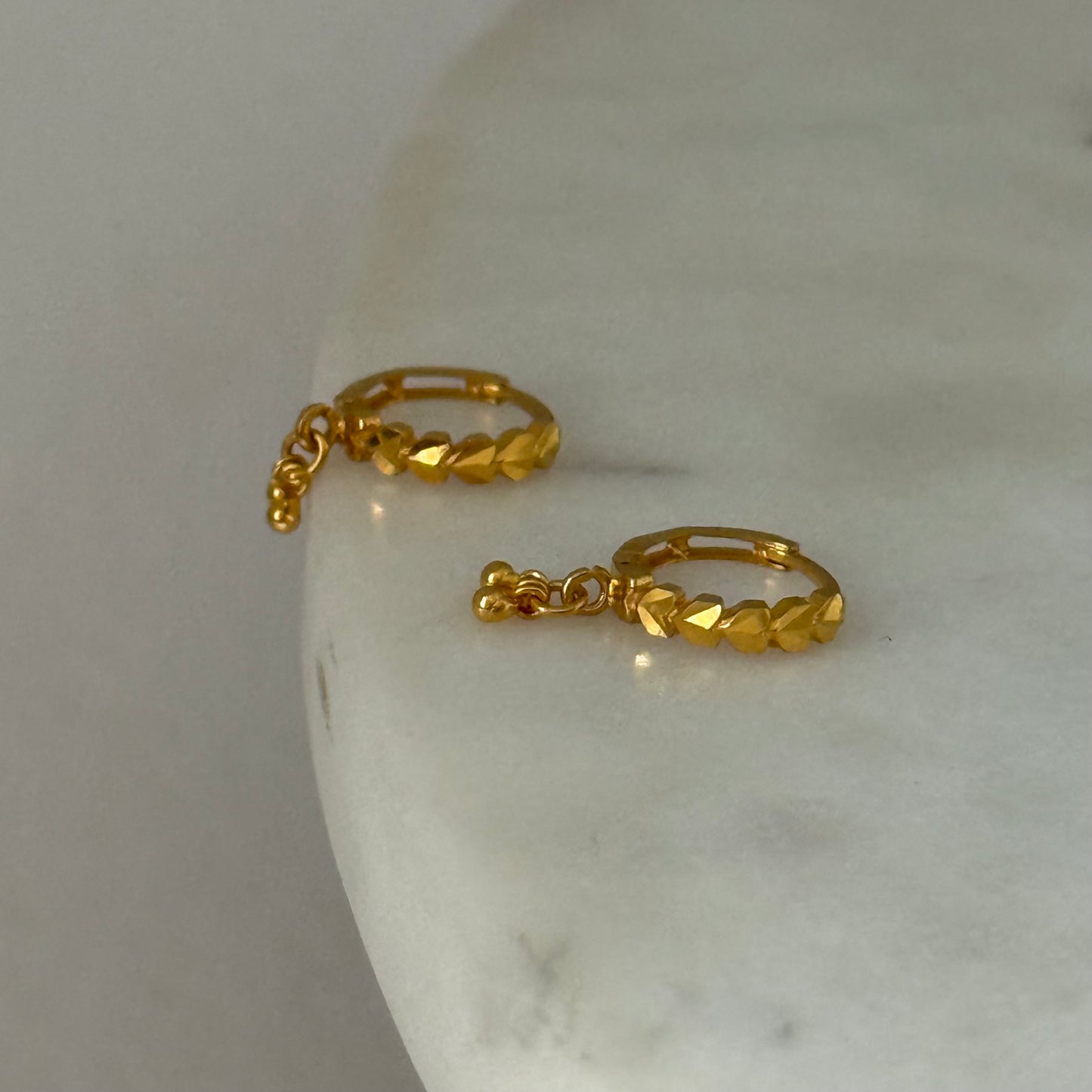 18ct gold Huggies pair | 8mm