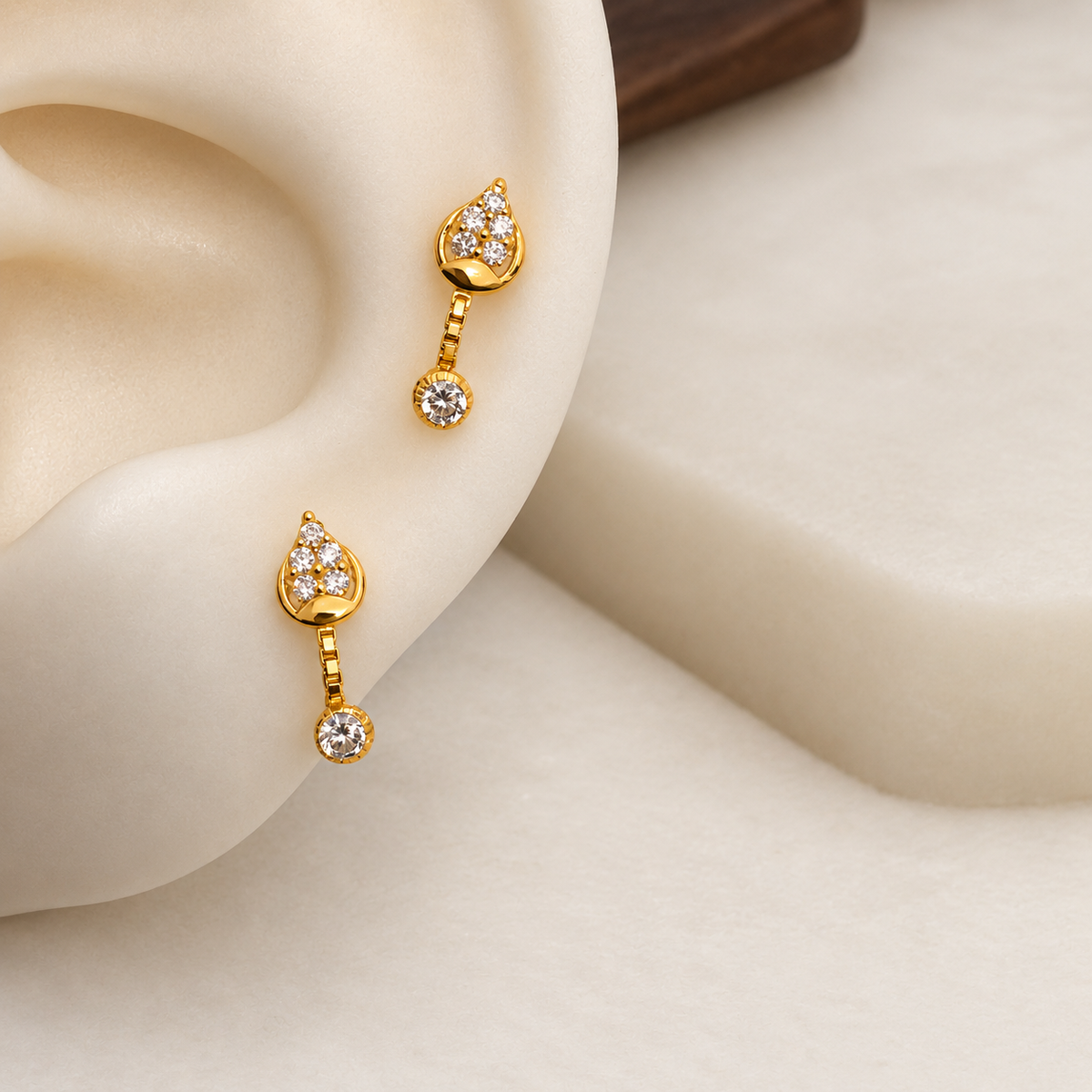 Blue | 18ct gold pe’tite drop stud