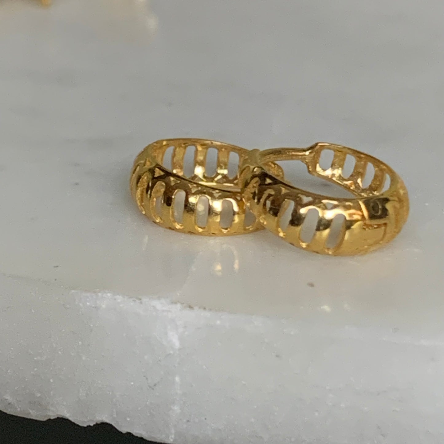 18ct Gold Chunky Huggies | 9mm