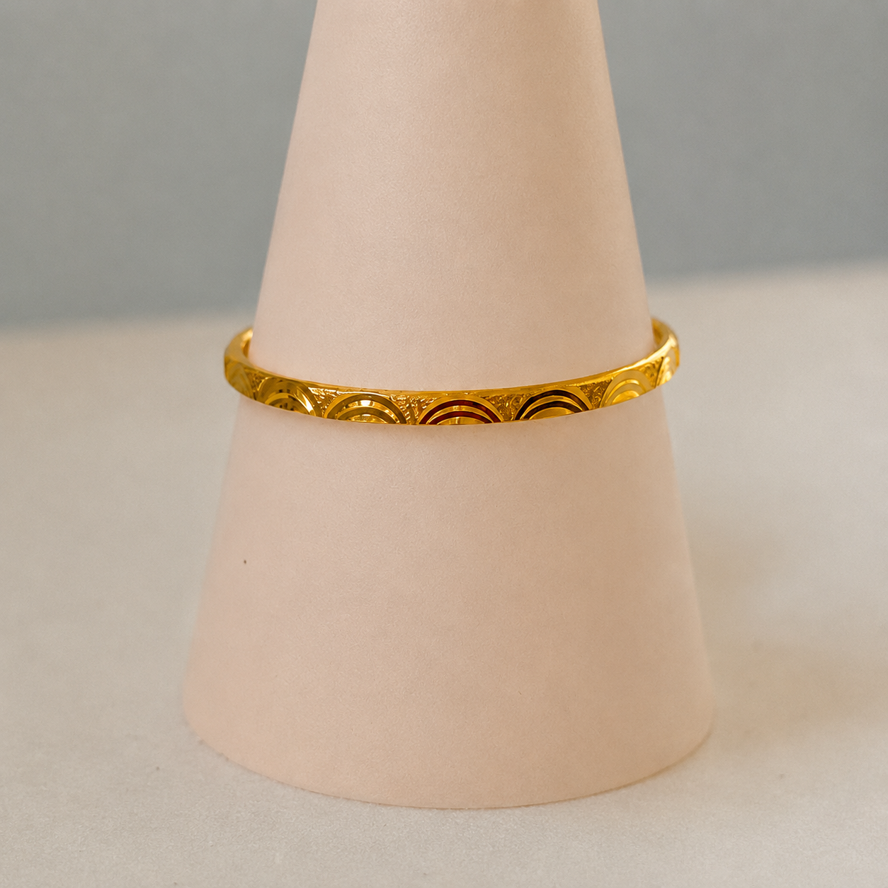 Heritage | 18ct gold band, size P