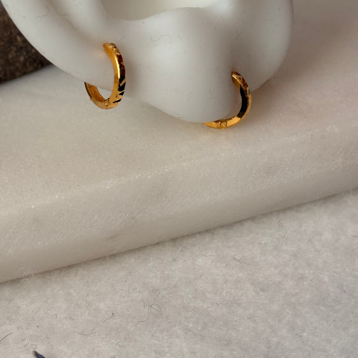 Rayyan | 18ct Gold Hoop (7.5mm)