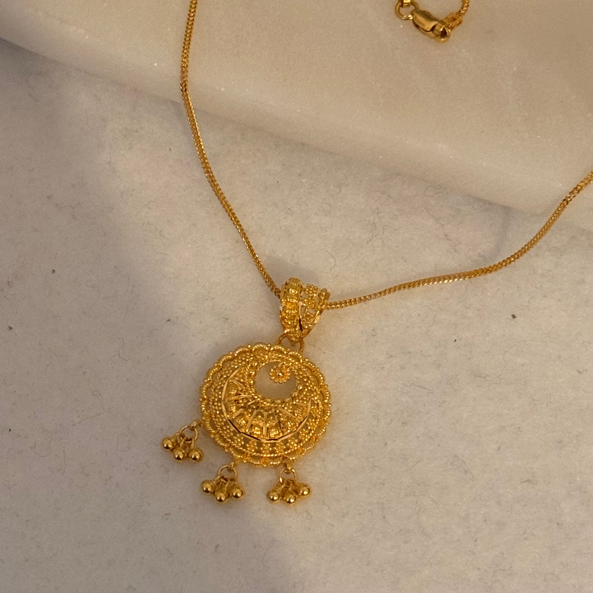 Ria | 22ct gold pendant & Chain