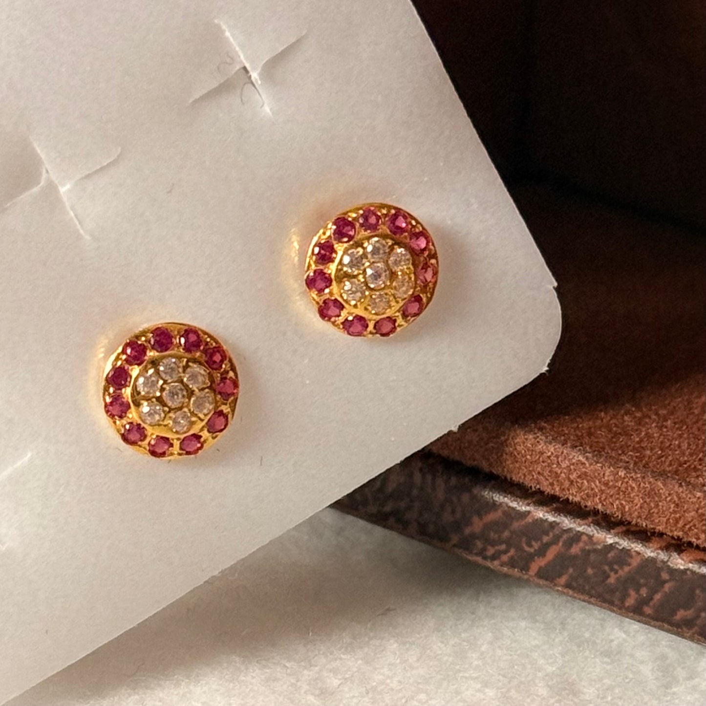 Damask, 18ct Gold stud | 7mm