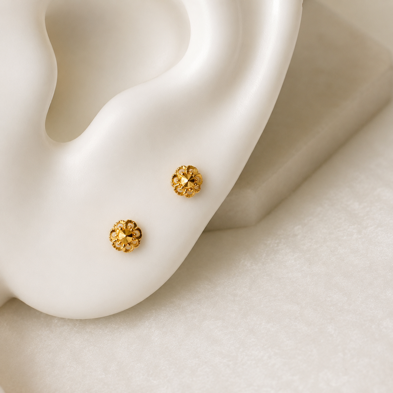 Aabha | 18ct gold stud