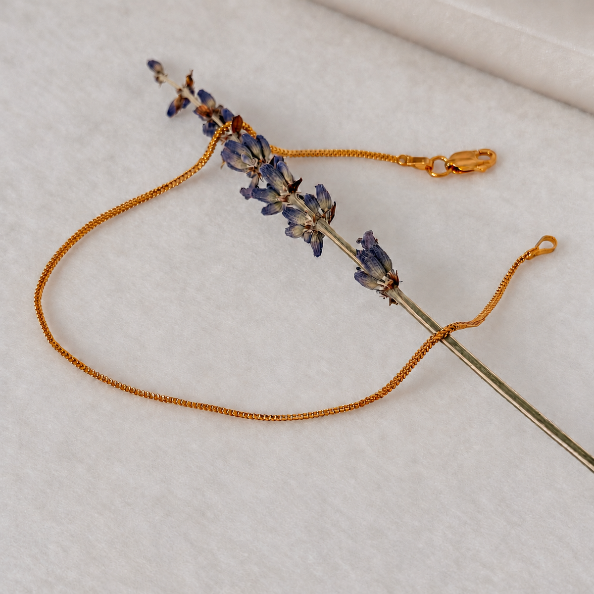 The basic. | 22ct gold minimal chain bracelet (7.6 inches)