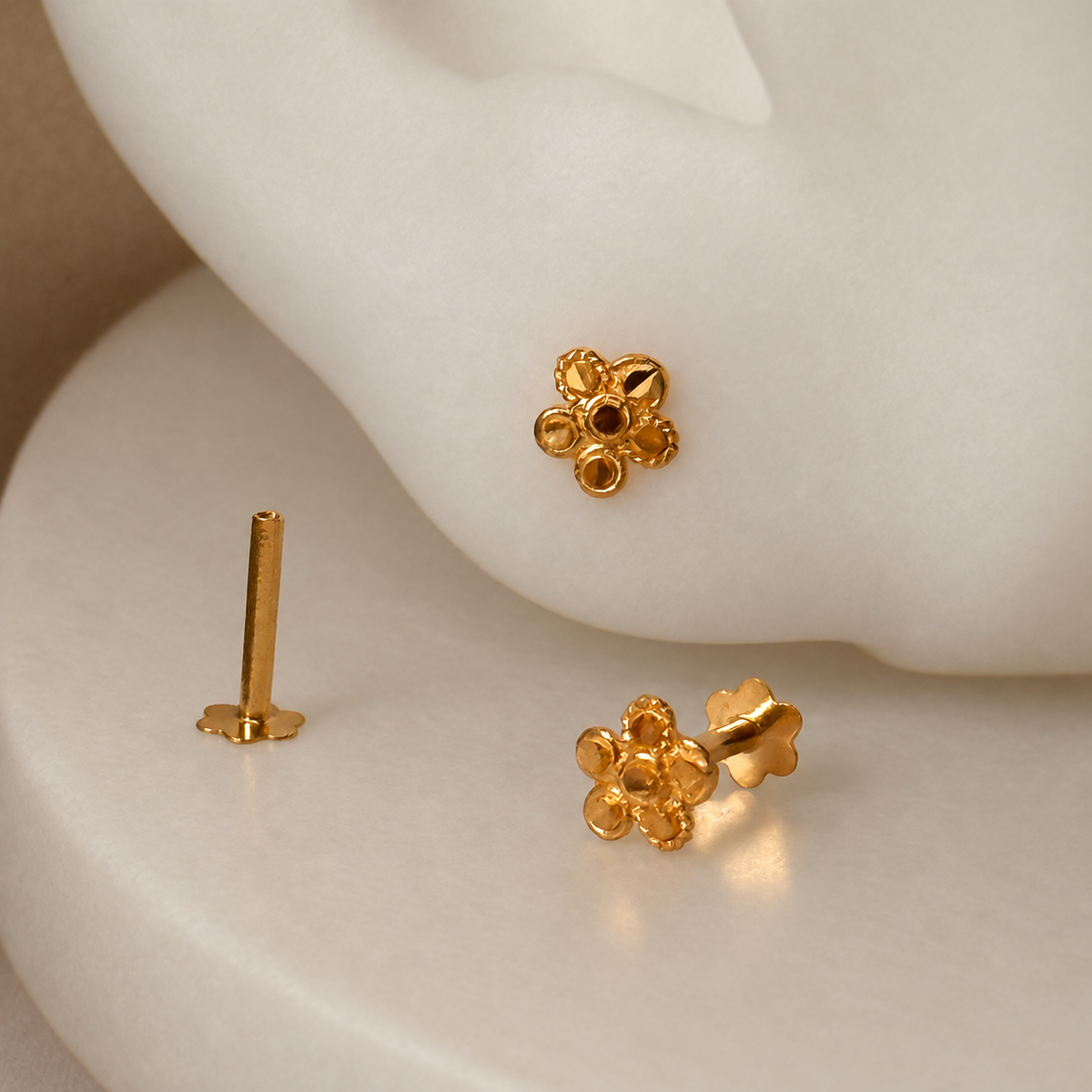 Golden Petal | 18ct Gold Stud (6mm)