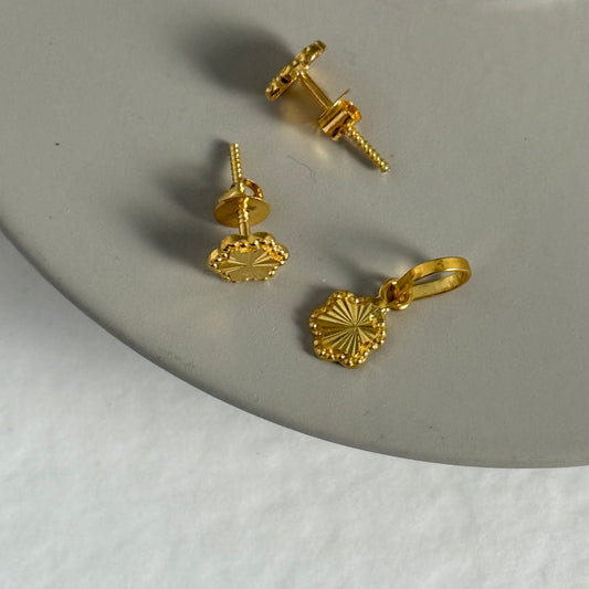 Petite floral pendant and studs (18ct)
