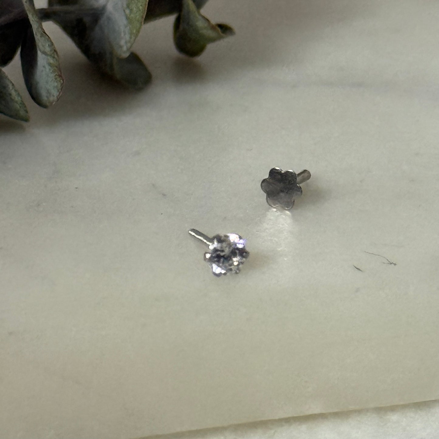 18ct white gold stud | 3mm