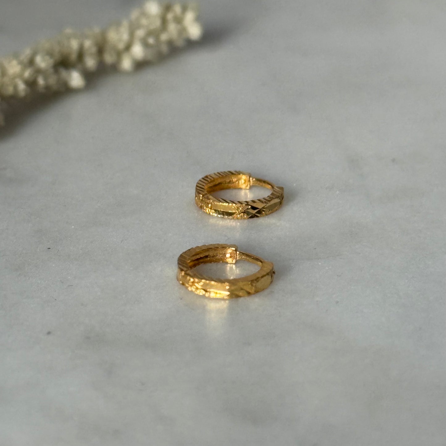 18ct gold intricate hoop | 7mm