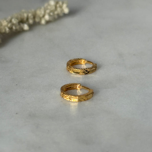 18ct gold intricate hoop | 7mm