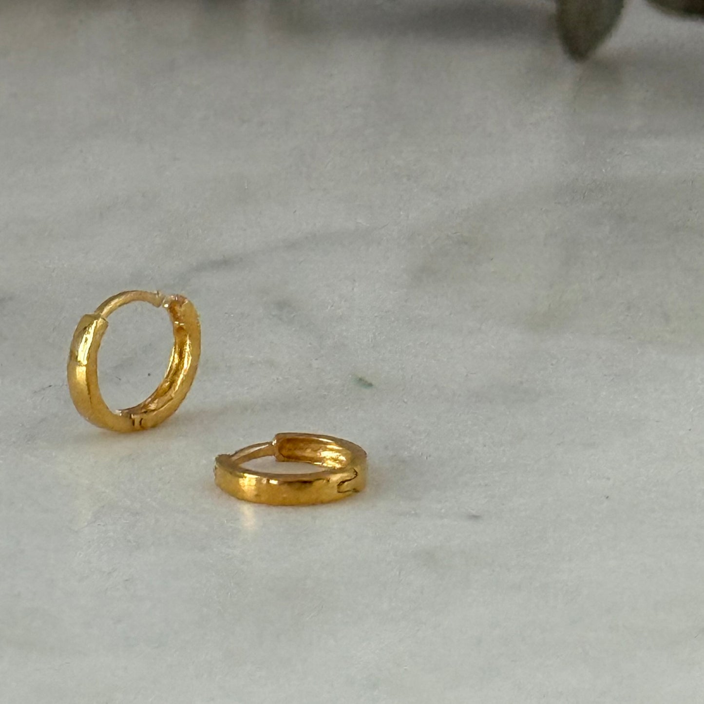 18ct gold plain hoop | 7mm