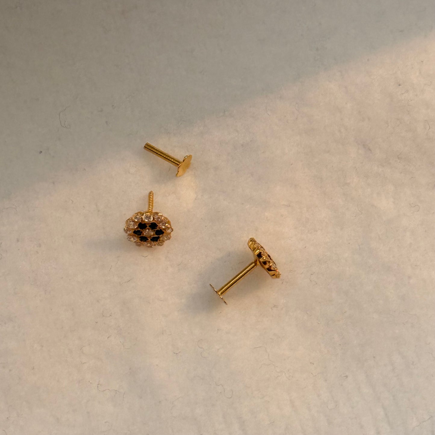 Damask, 18ct Gold stud | 7mm
