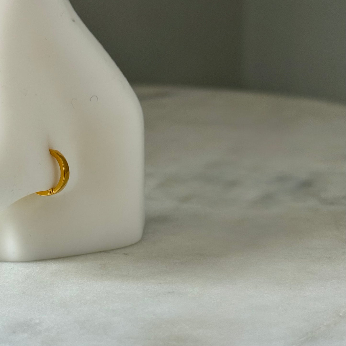 18ct gold plain hoop | 7mm