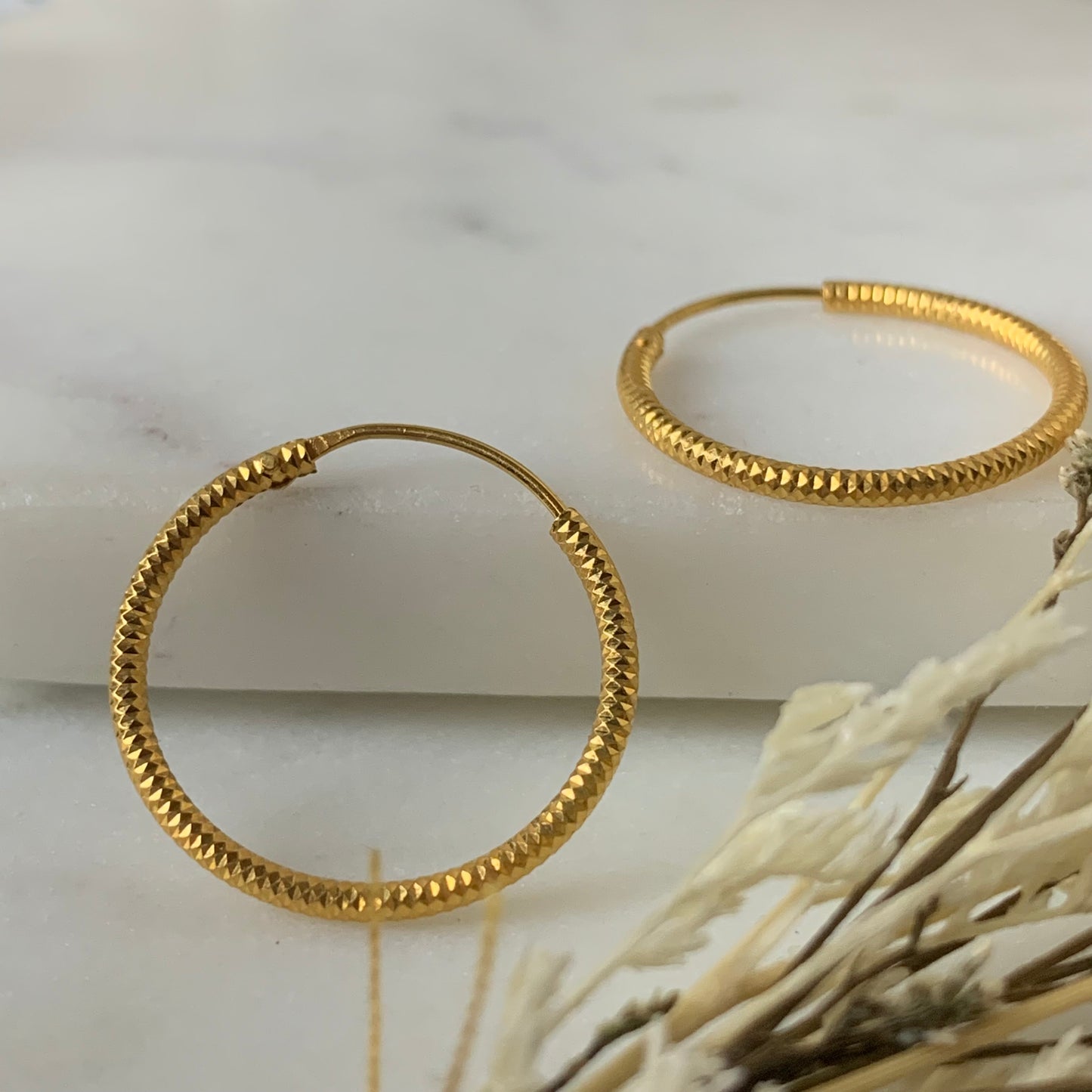 22ct Gold Classic Medium Hoop Pair | 21mm