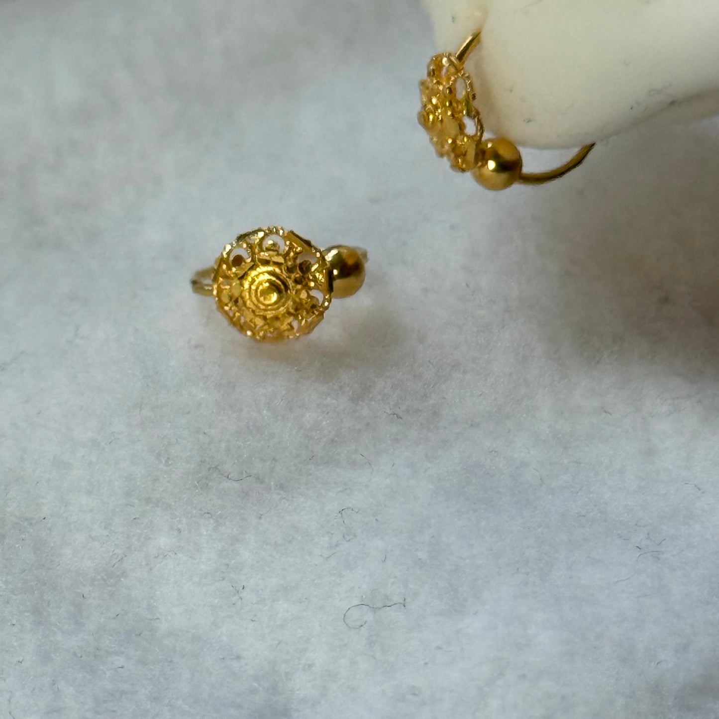 Rosetta - 18ct gold hoop