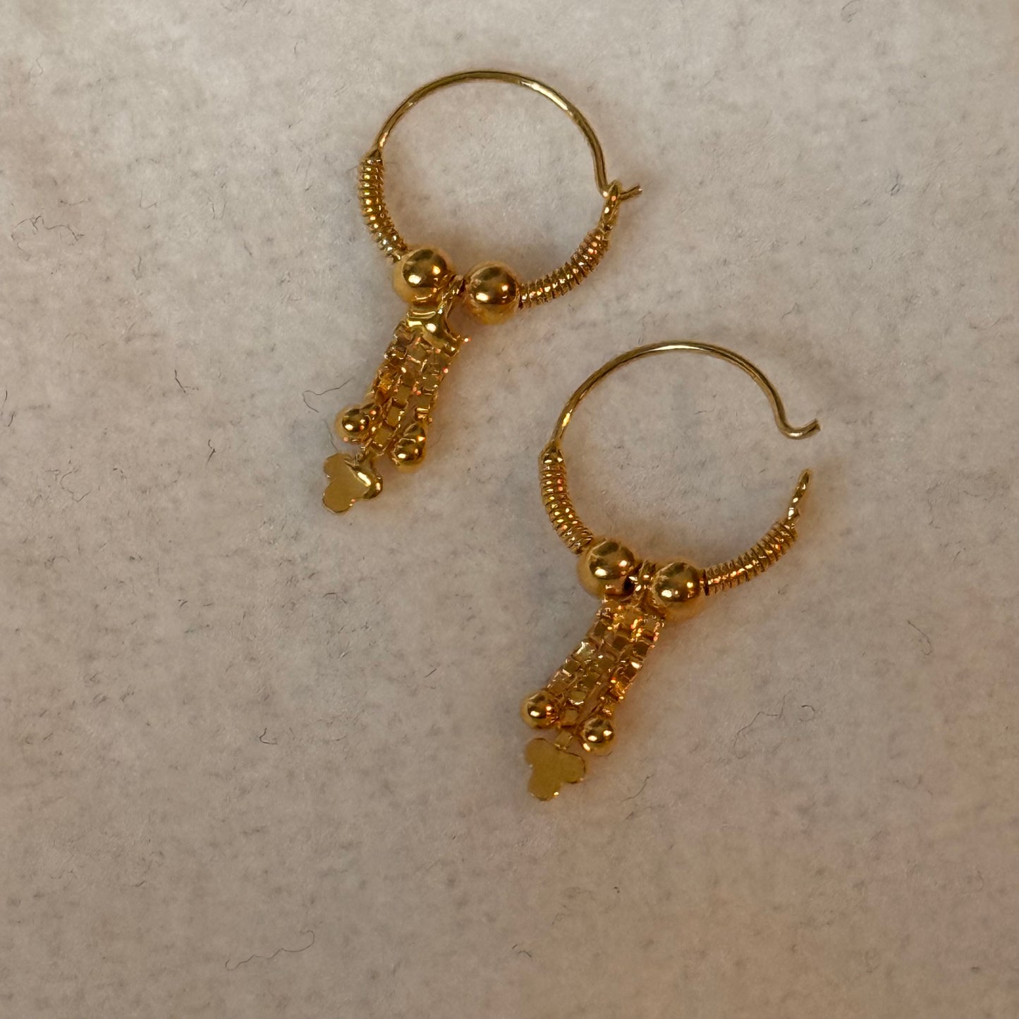 Mini Delhi | 18ct drop hoop, xs