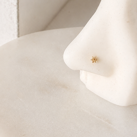 Daisy | 18ct gold stud, 4mm