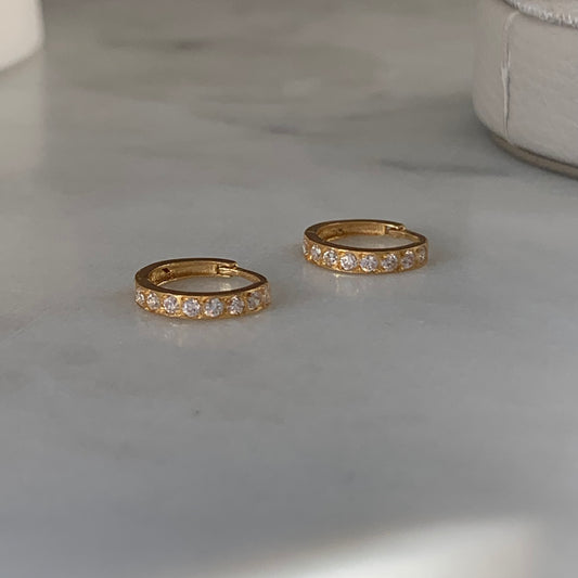 18ct Huggies | 8mm (1)