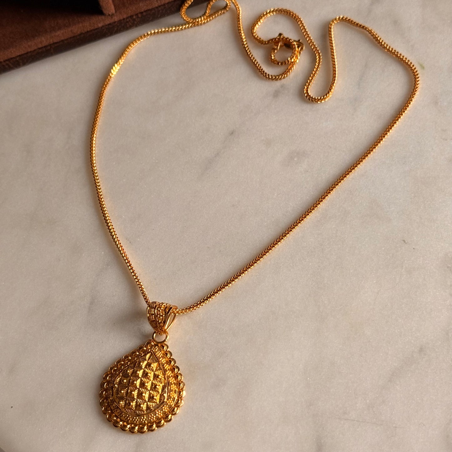 Emperess, 22ct gold chain & pendant