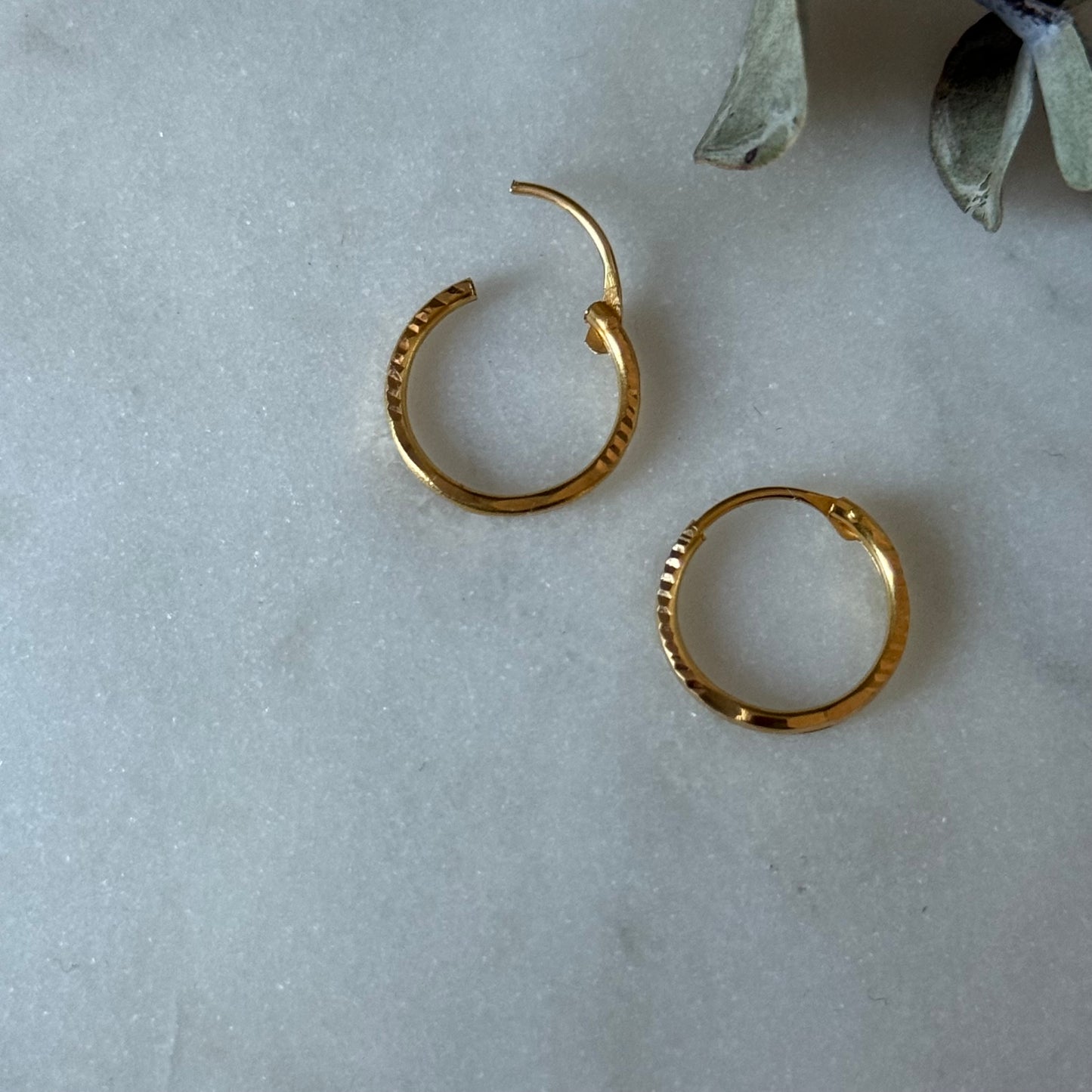 18ct gold hoop pair | small