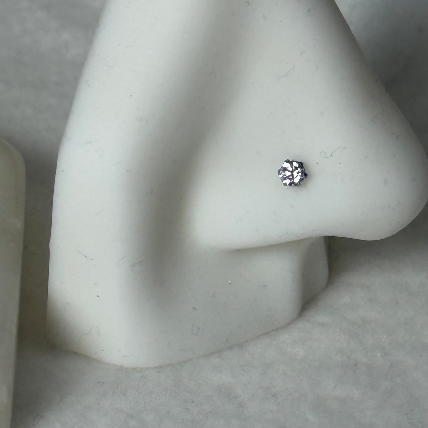 18ct white gold stud | 3mm