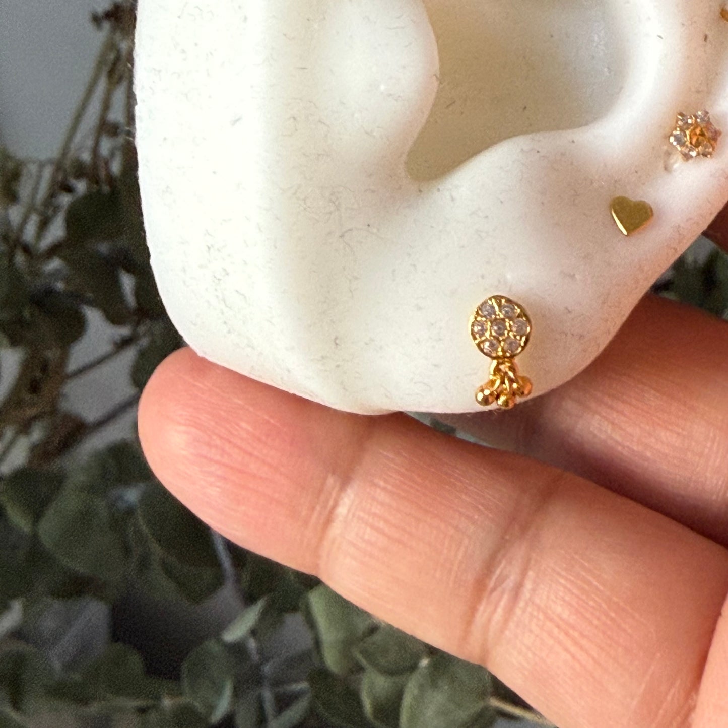 18ct Gold Dangly Stud Pair | xxs