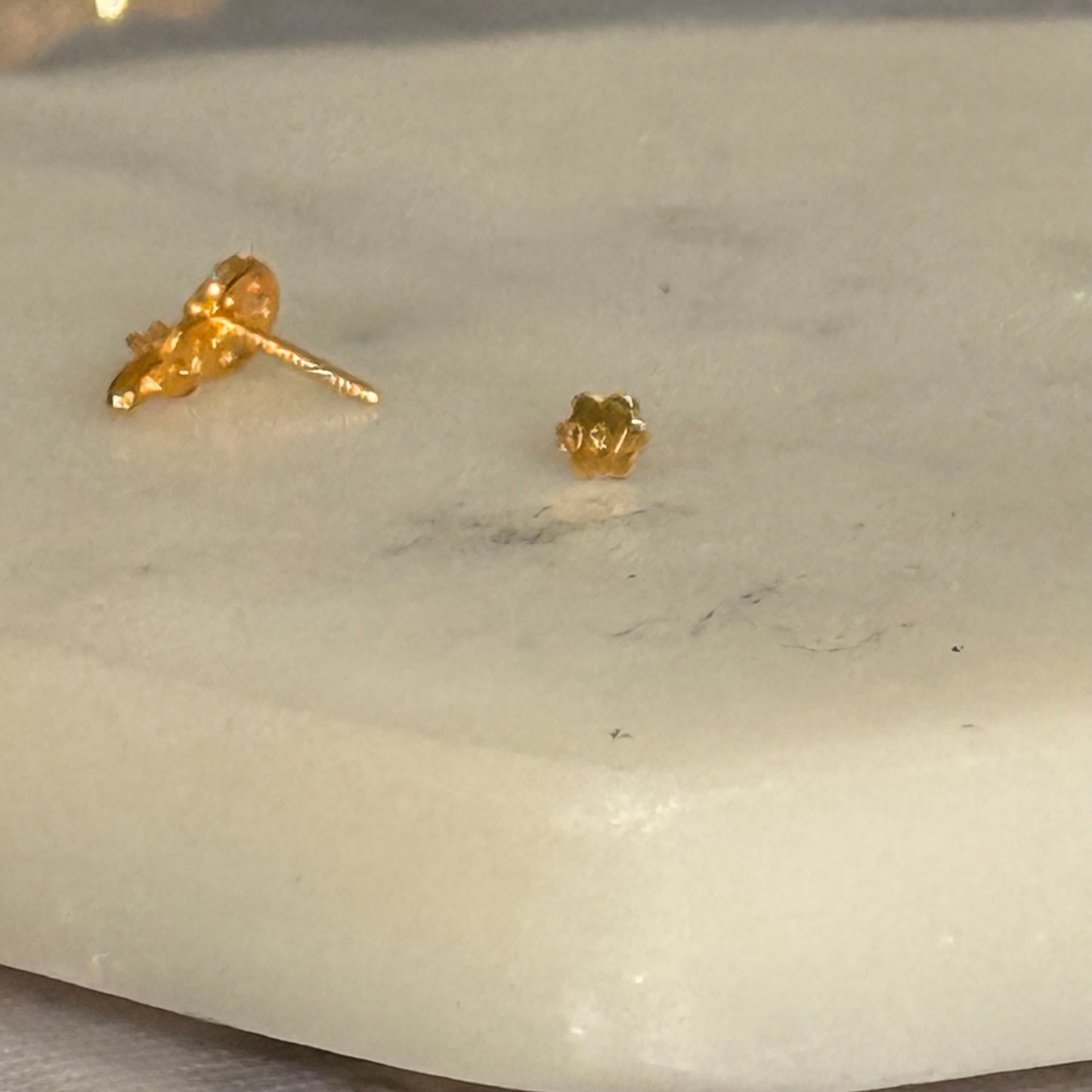 Olive II | 18ct gold drop stud