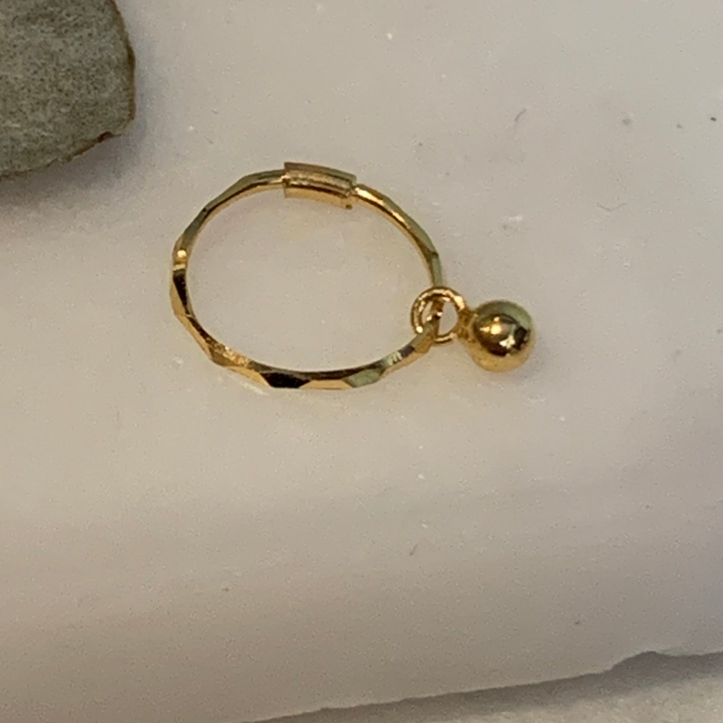 18ct Gold Dangly Hoop | 8mm