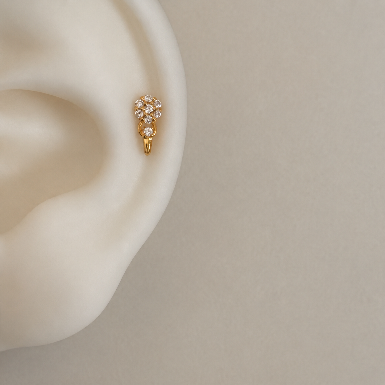 Olive II | 18ct gold drop stud