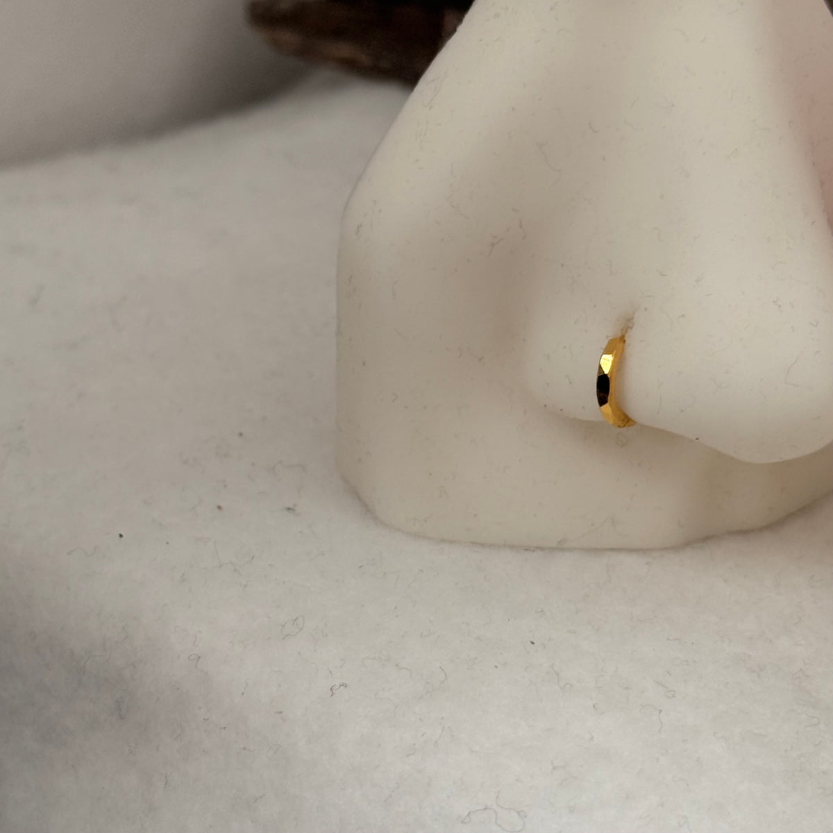 18ct Gold Classic Hoop | xs (5.5mm)