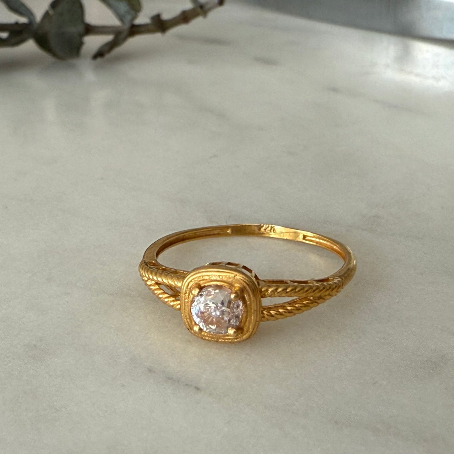 22ct gold ring | M