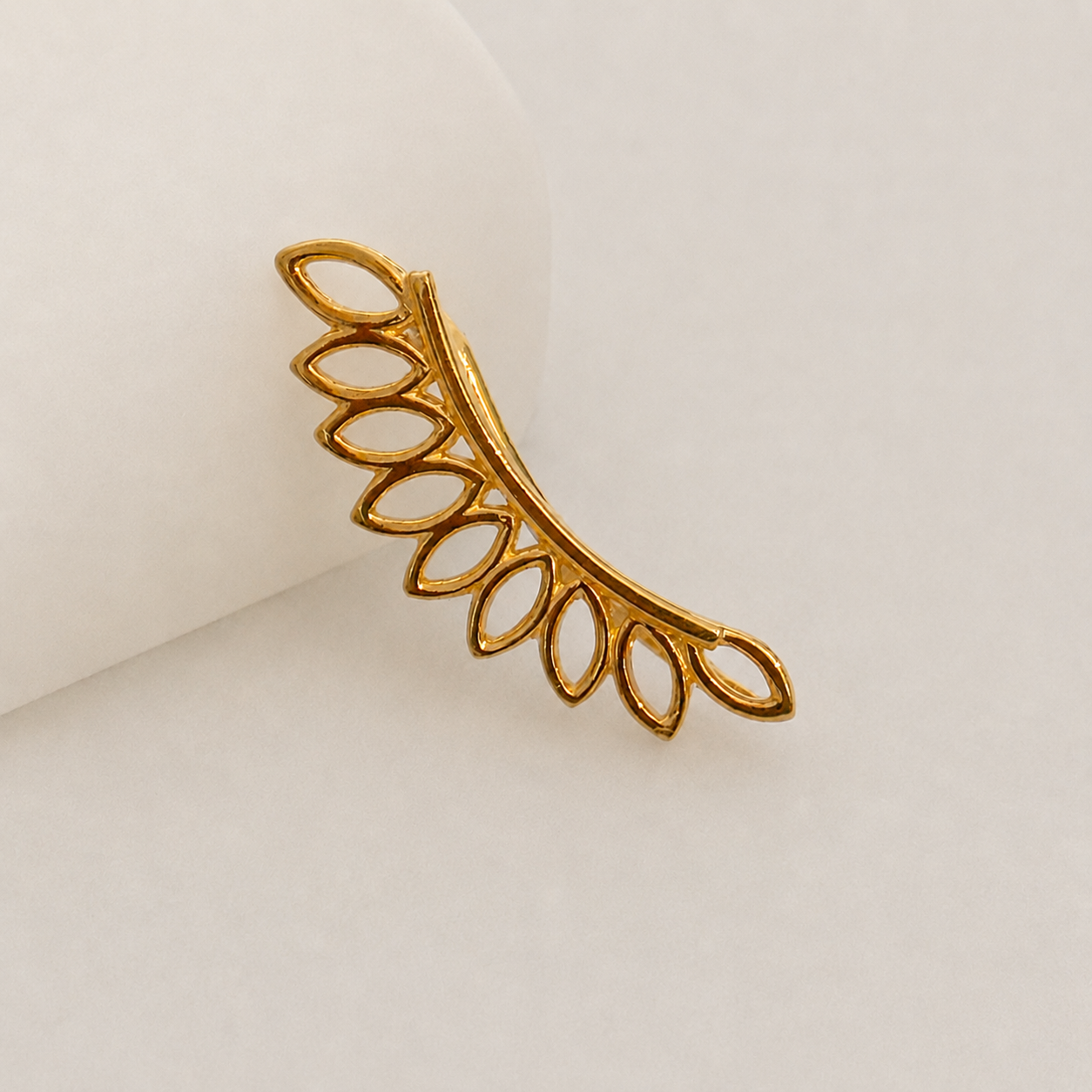 Autumnal | Vine, 18ct gold climber stud