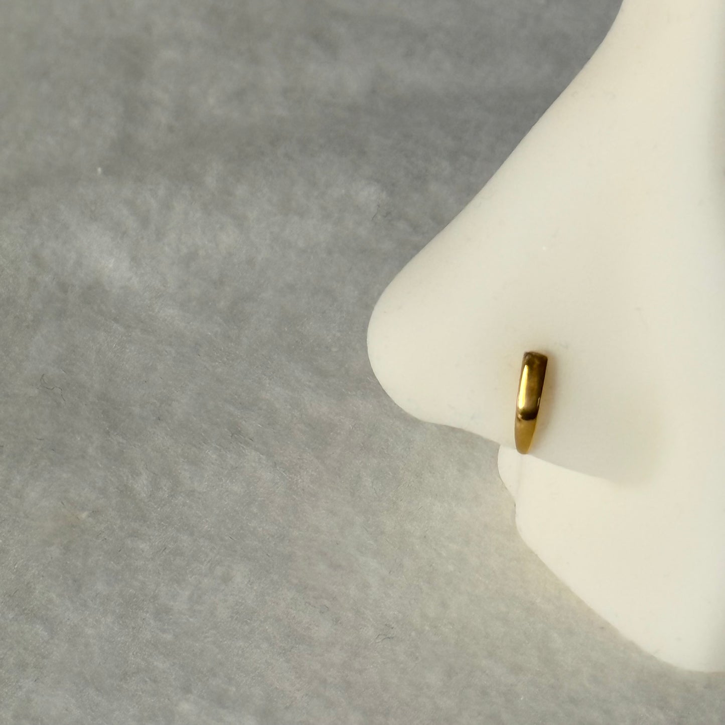 Crescent, 18ct gold plain stud
