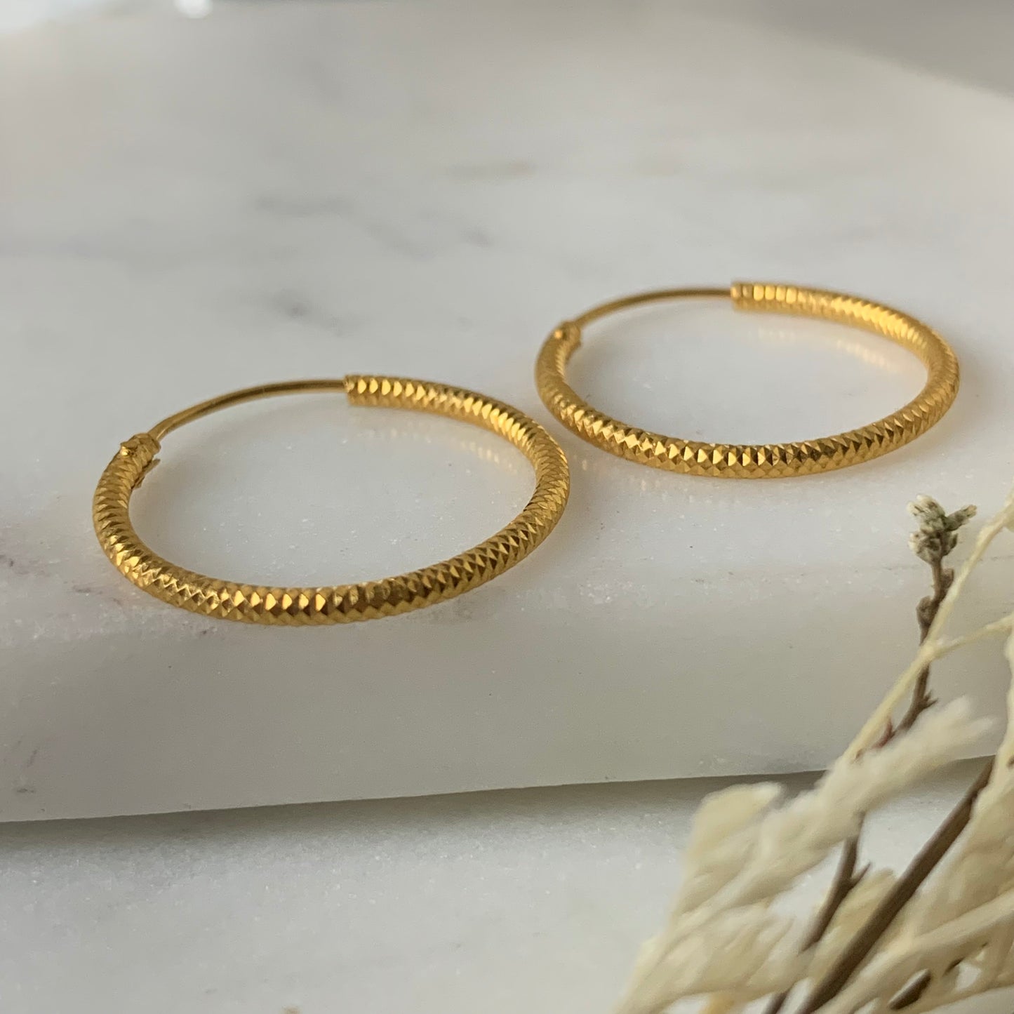 22ct Gold Classic Medium Hoop Pair | 21mm