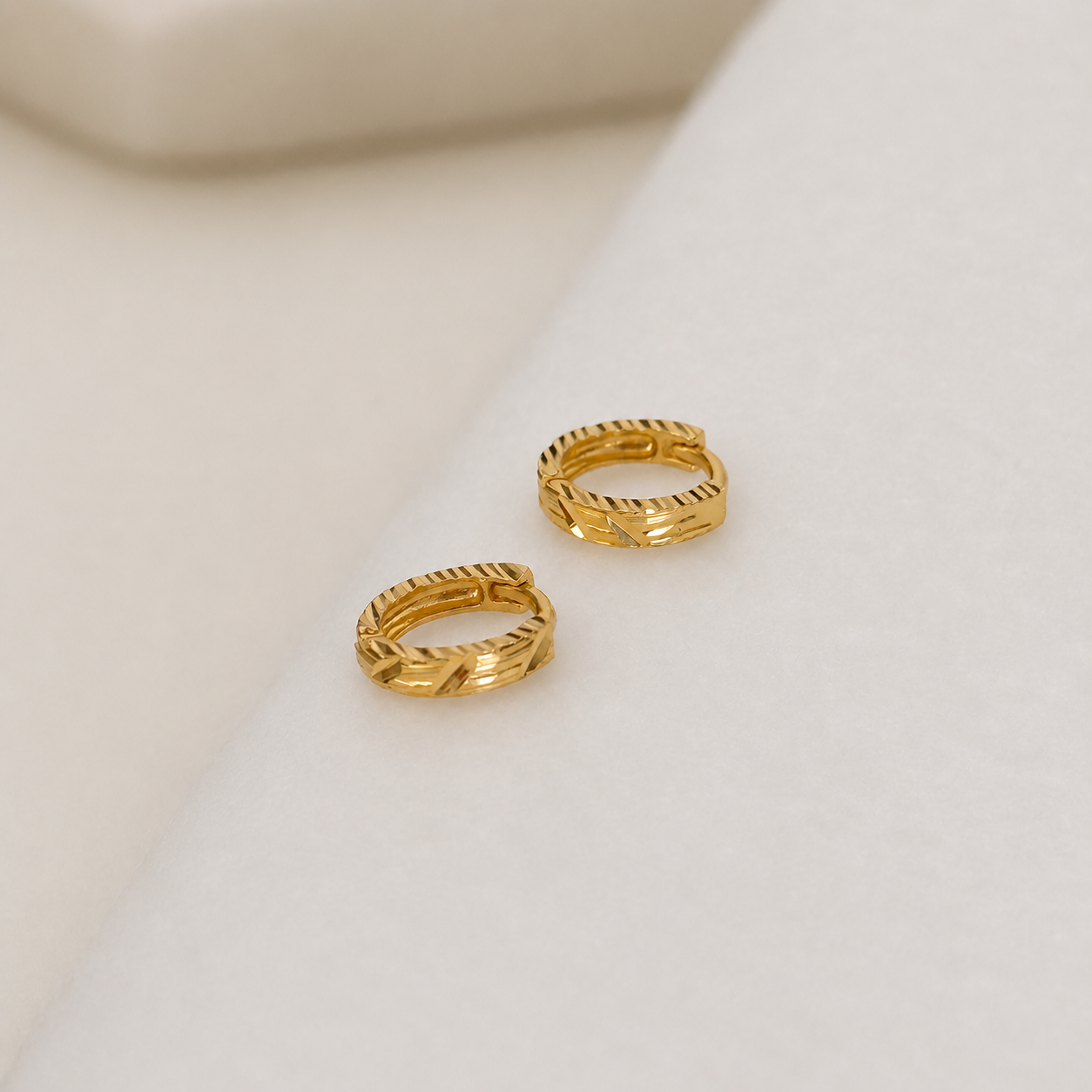 18ct 6mm hoop