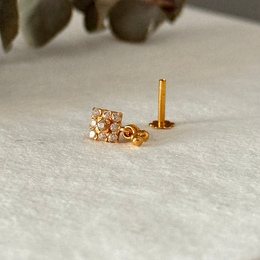 18ct gold square Jumka minis, 4mm