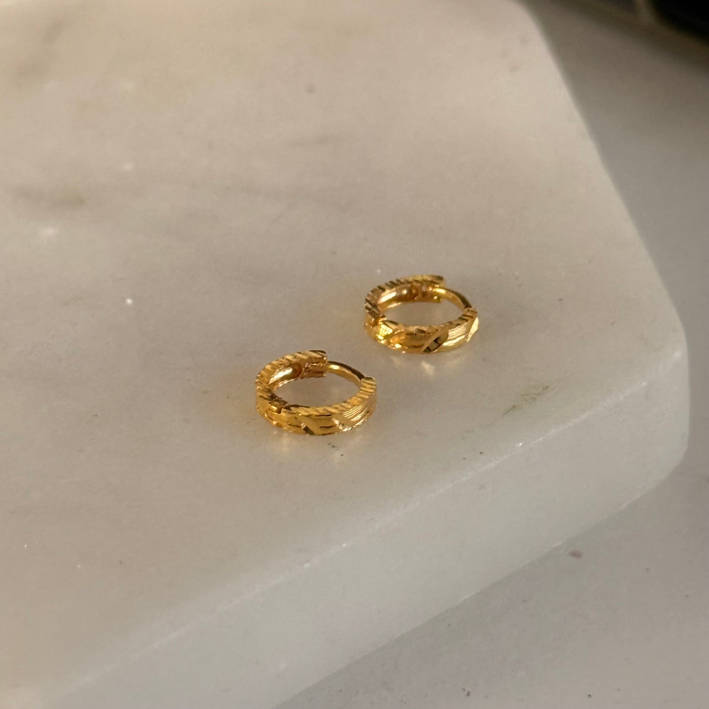 18ct 6mm hoop