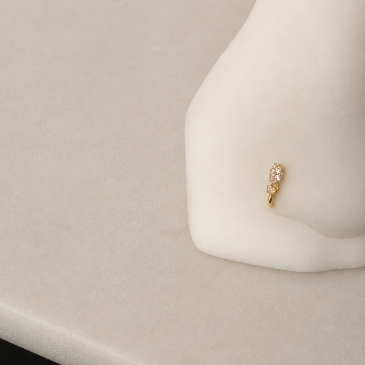 Olive II | 18ct gold drop stud