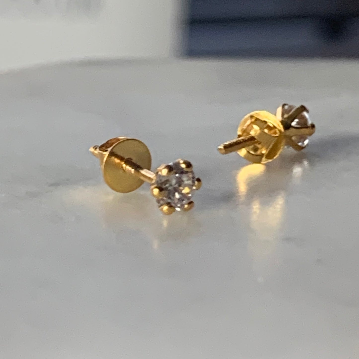 18ct gold small stud pair | 4mm