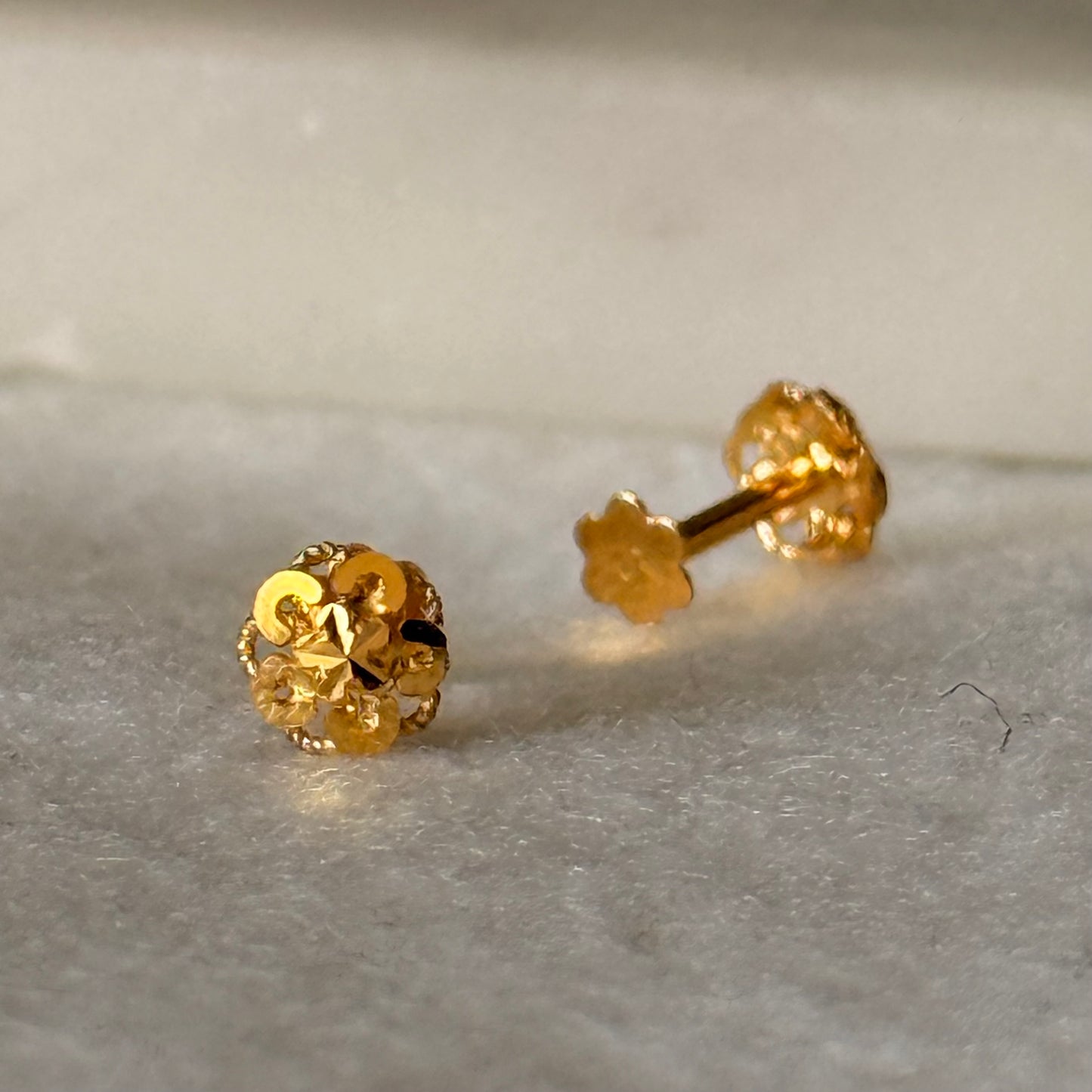 Aabha | 18ct gold stud
