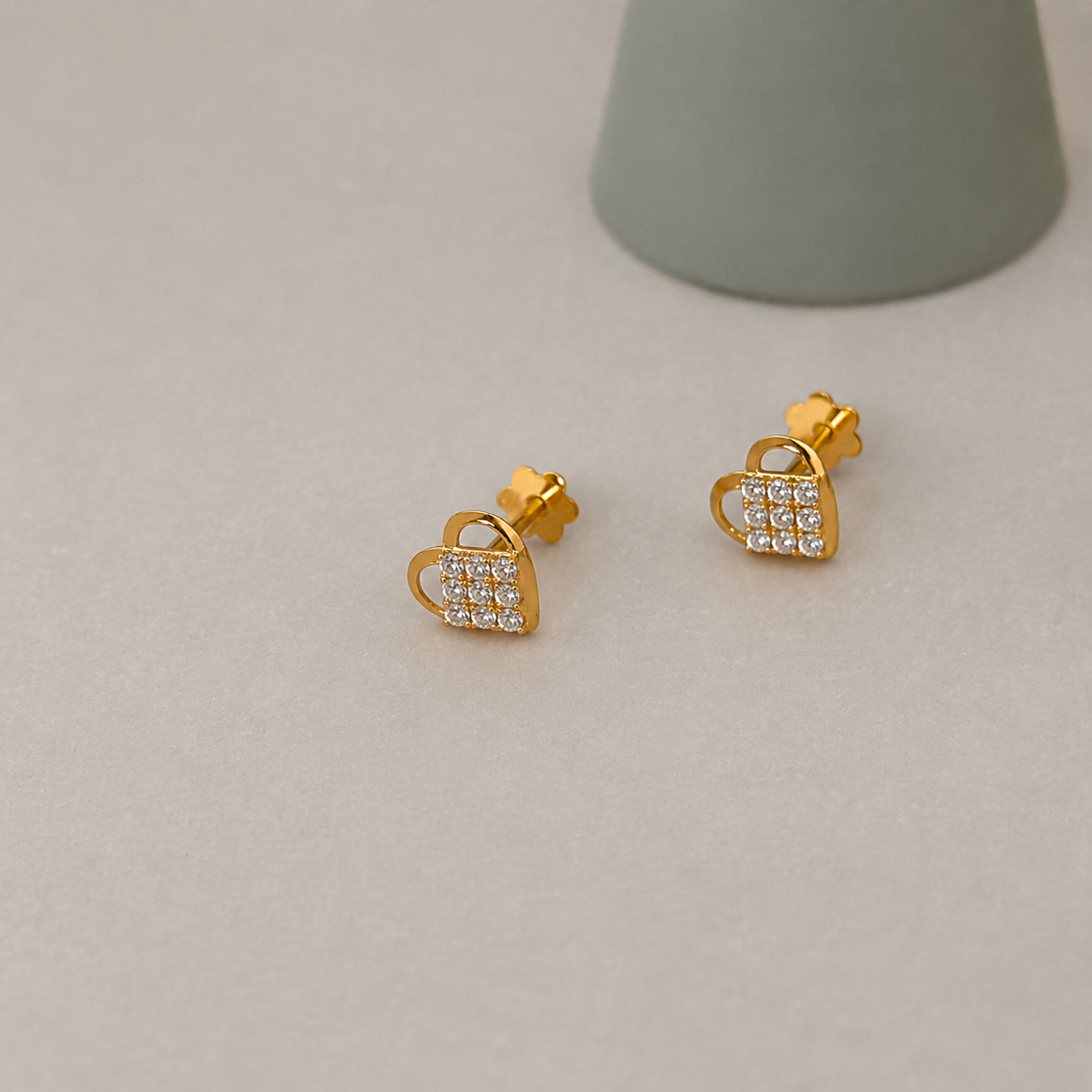 Amore ll, 18ct Heart Stud Pair