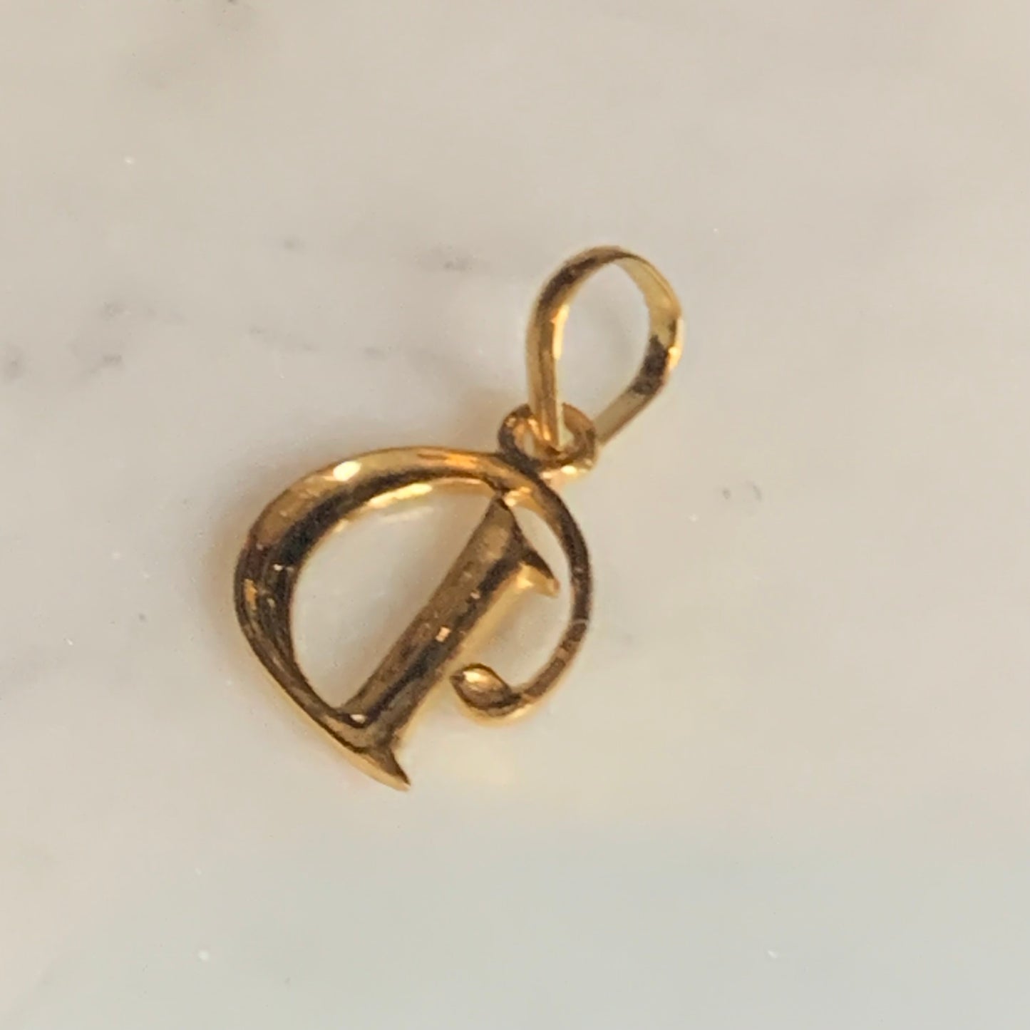 18ct Gold 'D' Initial Pendant | 13mm